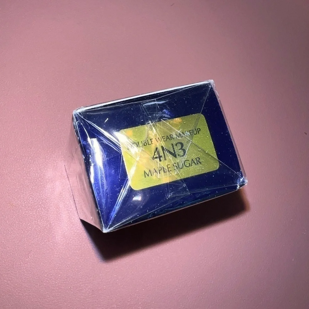 Estée Lauder Double Wear Foundation - Picture 3 of 5